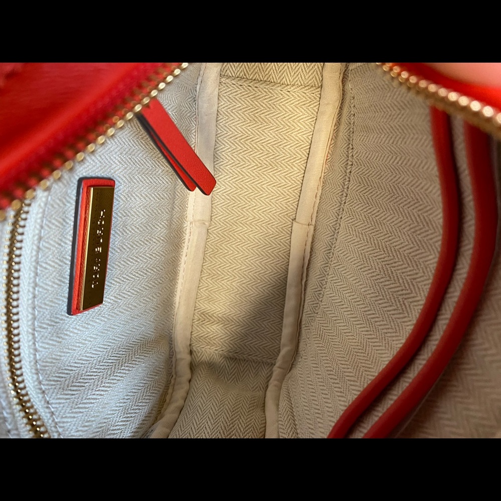 🌸👜Tory Burch Kira Small Camera bag 💥❤️Used like New💥❤️ - Picture 11 of 14